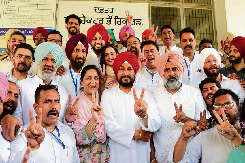 ਚੰਨੀ ਤੇ ਰੰਧਾਵਾ ਜਿੱਤ ਮਗਰੋਂ ਧਾਰਮਿਕ ਸਥਾਨਾਂ &rsquo;ਤੇ ਨਤਮਸਤਕ