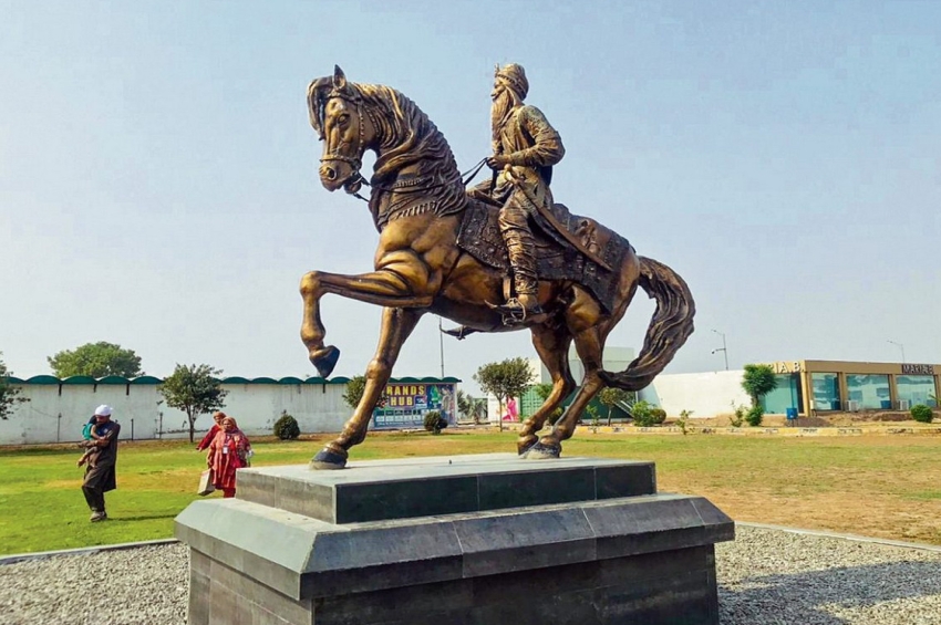 ਕਰਤਾਰਪੁਰ ਸਾਹਿਬ &rsquo;ਚ ਮਹਾਰਾਜਾ ਰਣਜੀਤ ਸਿੰਘ ਦਾ ਬੁੱਤ ਸਥਾਪਤ