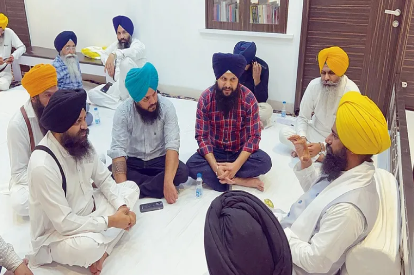 ਜਥੇਦਾਰ ਵੱਲੋਂ ਗ੍ਰੰਥੀ ਨੂੰ ਪਸ਼ਚਾਤਾਪ ਵਜੋਂ ਜਪੁਜੀ ਸਾਹਿਬ ਦੇ ਪੰਜ ਪਾਠ ਕਰਨ ਦੇ ਆਦੇਸ਼