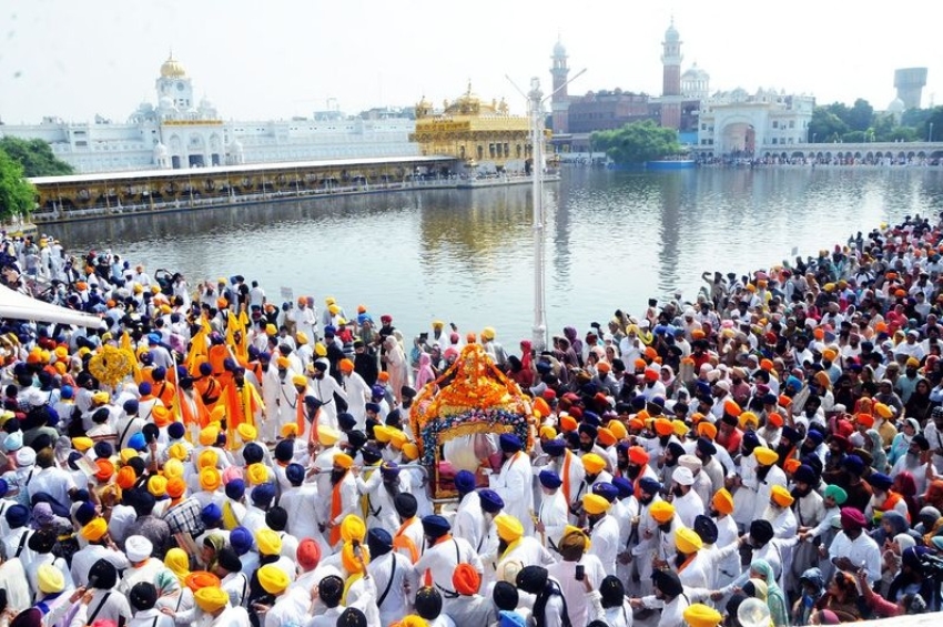 ਗੁਰੂ ਗ੍ਰੰਥ ਸਾਹਿਬ ਦੇ ਪਹਿਲੇ ਪ੍ਰਕਾਸ਼ ਪੁਰਬ ਸਬੰਧੀ ਨਗਰ ਕੀਰਤਨ ਸਜਾਇਆ